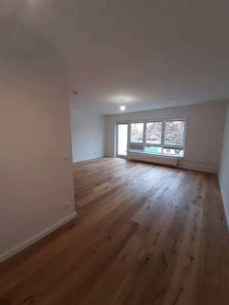 Moderne 1 Zimmerwohnung mit Einbauküche und Balkon am U-Residenzstraße — photo 1